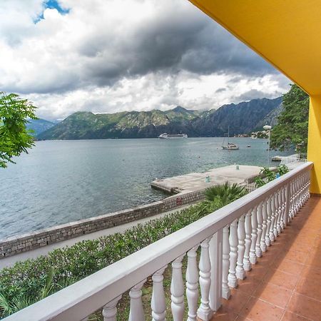 Apartments Beachfront Kotor Exterior photo