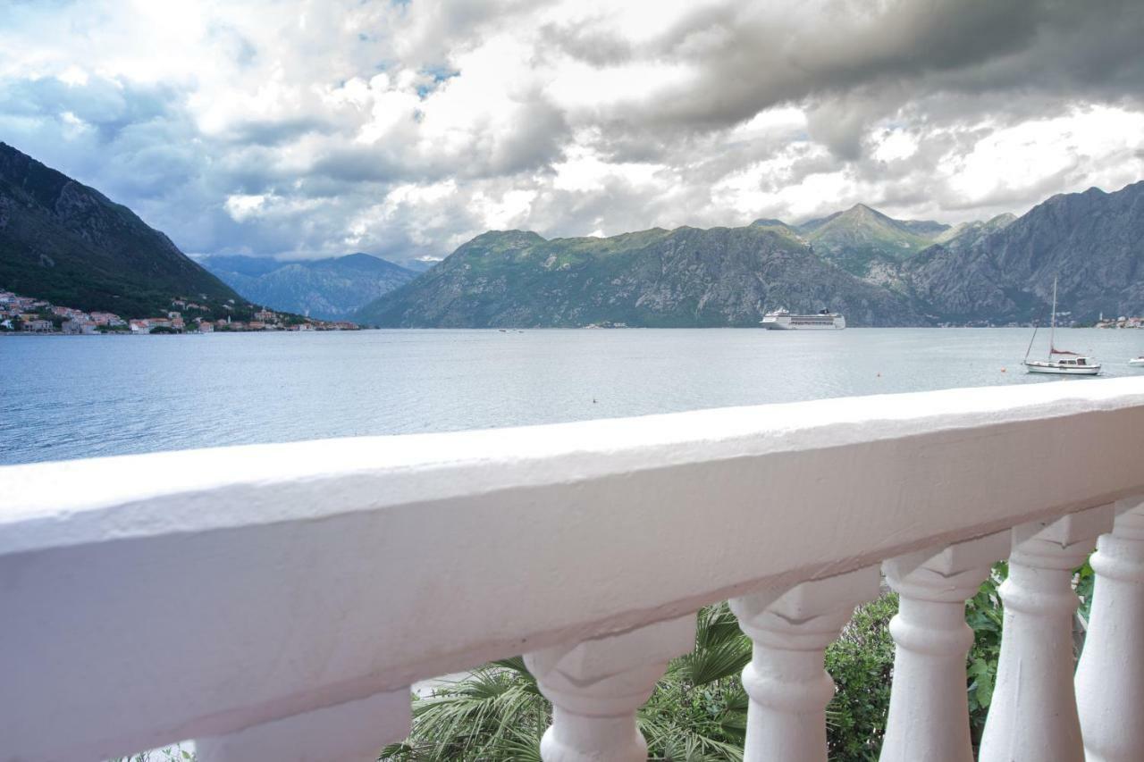 Apartments Beachfront Kotor Exterior photo