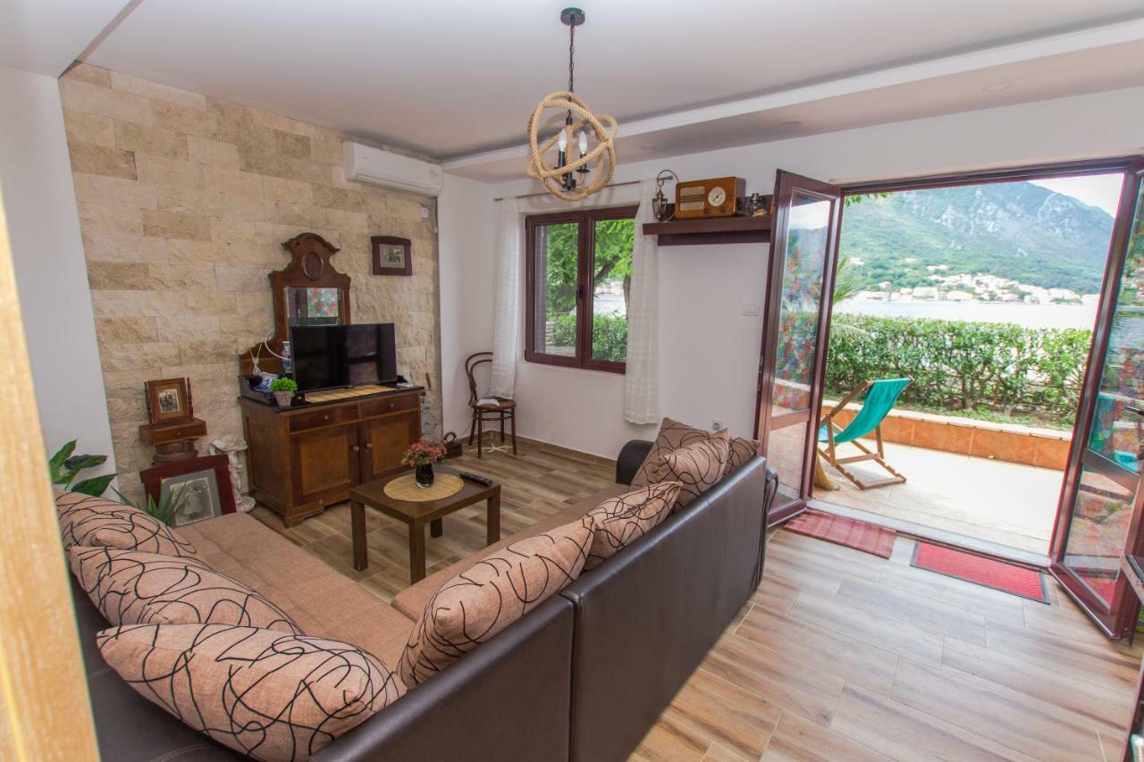 Apartments Beachfront Kotor Exterior photo